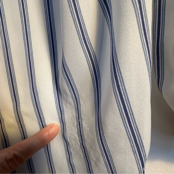 Abercrombie SZ L lightweight polyester buttoned striped shirt, tie sleeve detail - Picture 6 of 7